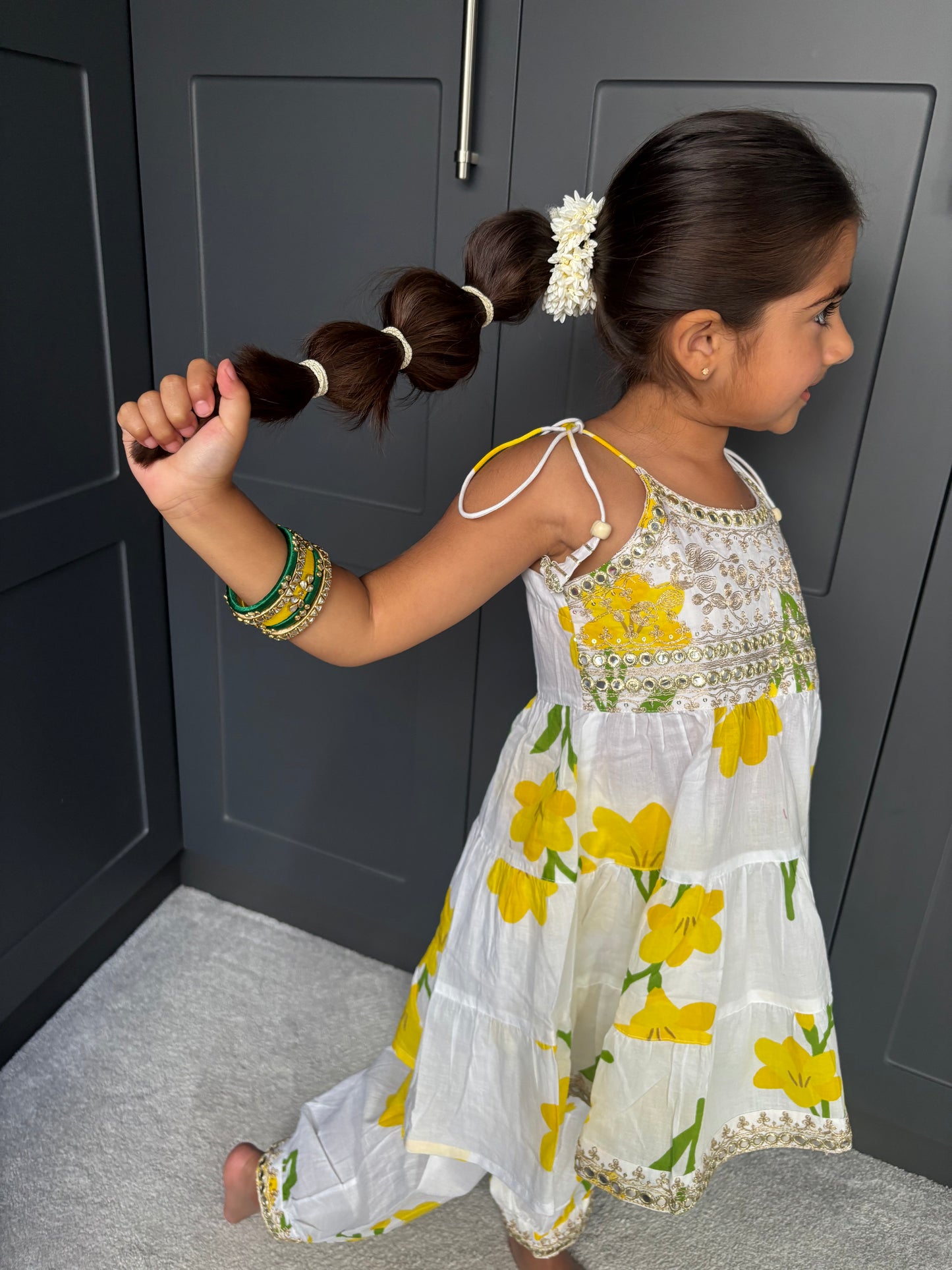 White Flower Power Festive Set