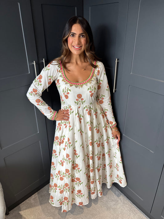 Mama Dahlia Noor Anarkali