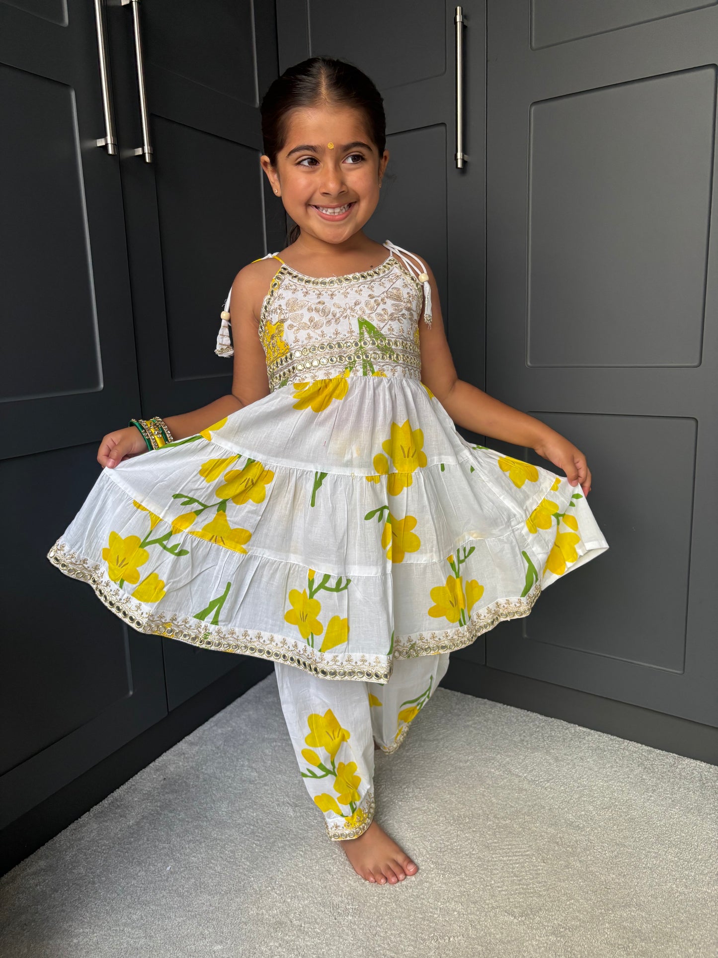 White Flower Power Festive Set
