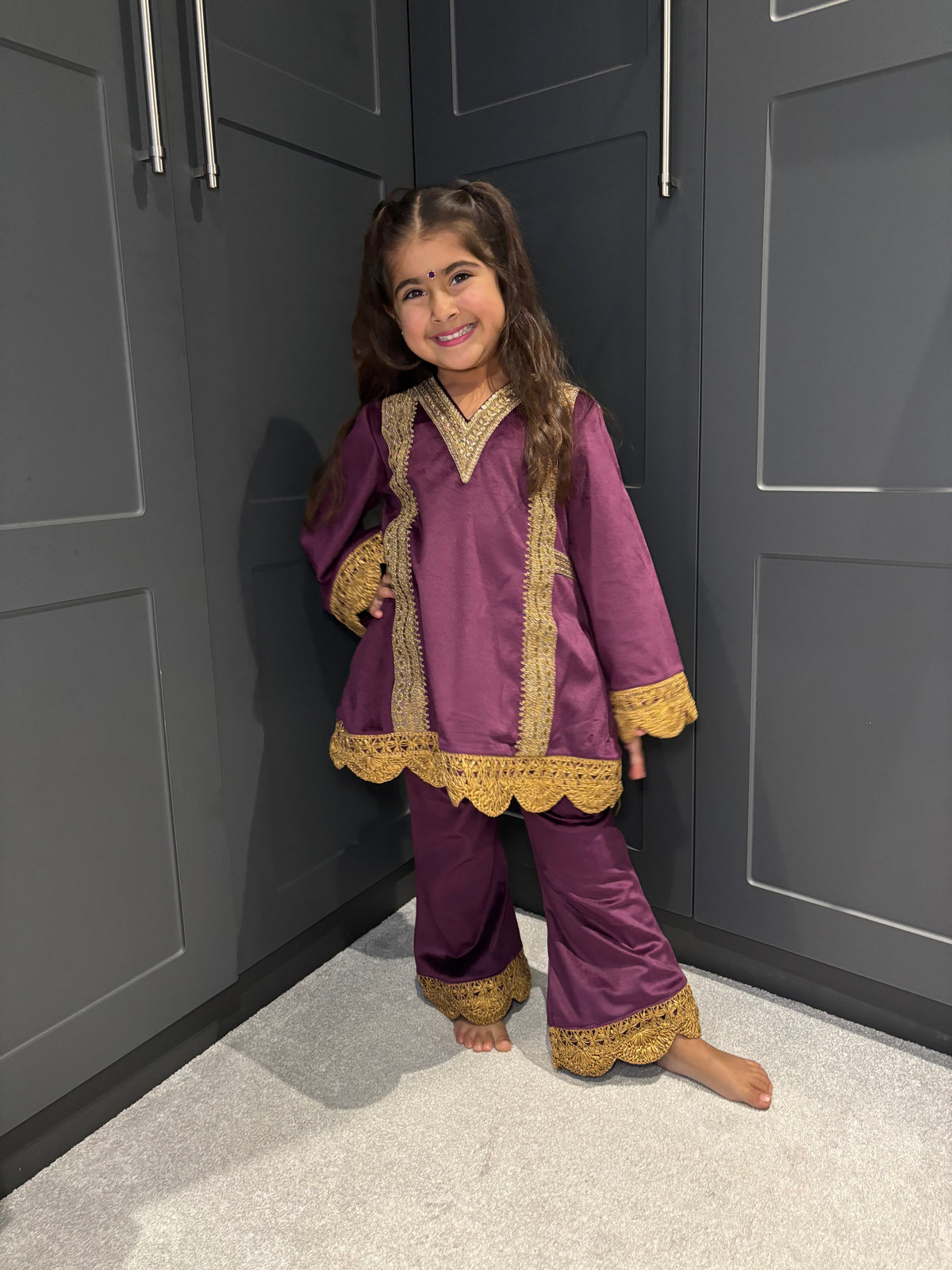 SAMPLE GIRLS VELVET SUIT AGE 5